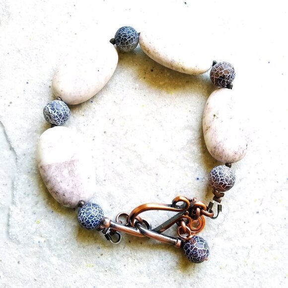 Feminine! Neutral Colors! Natural Stone Beads - Bracelet w. Copper Toggle Clasp - Picture 5 of 9